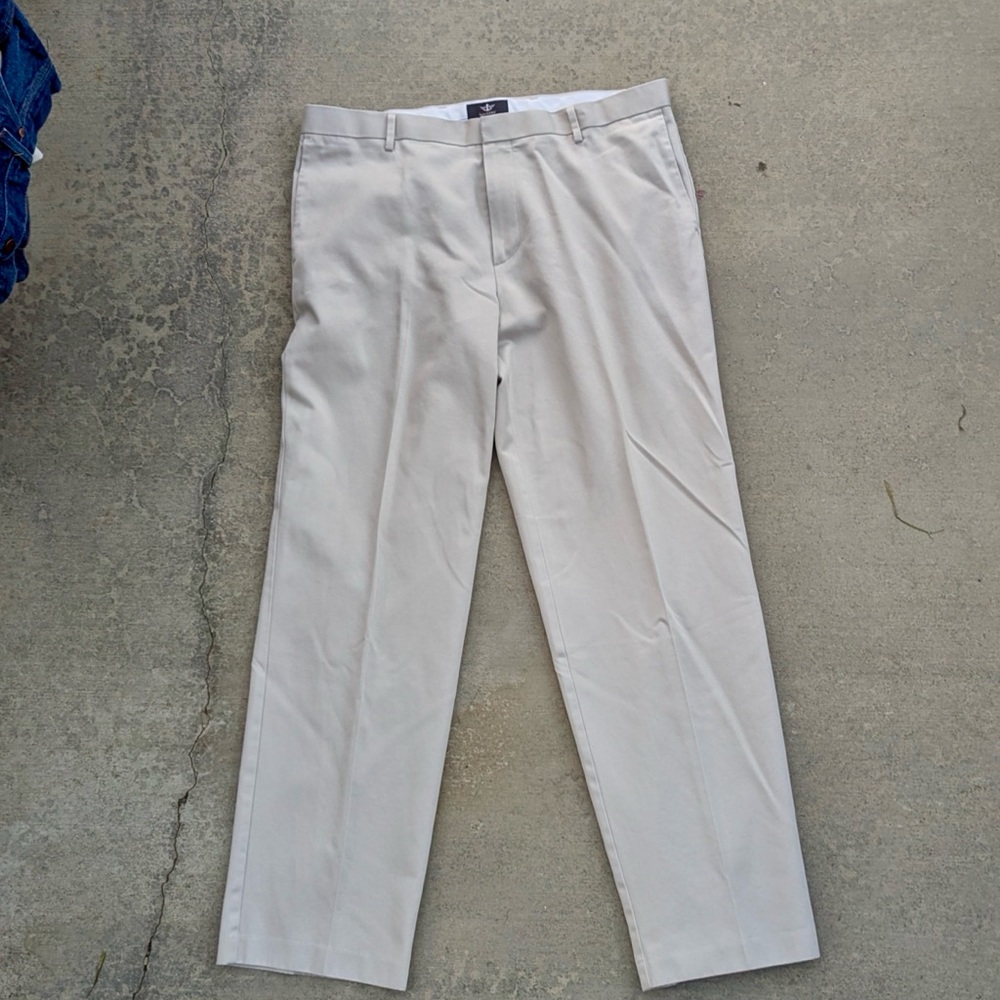 Dockers Men's Khaki Chinos